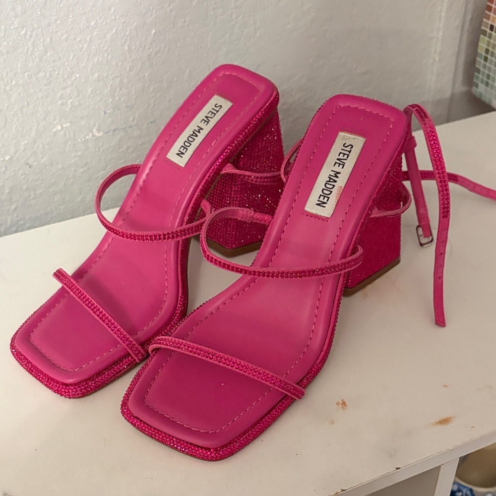 Steve Madden Fuchsia Strappy Block Heels